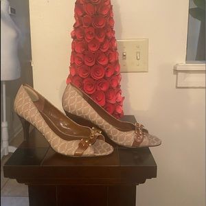 Etienne Aigner insignia pump sz 8.5